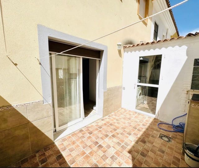 4 quarto Casa em Banda para venda em Fuente de Piedra com piscina - 145 000 € (Ref: 9950096)