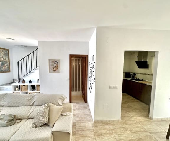 4 quarto Casa em Banda para venda em Fuente de Piedra com piscina - 145 000 € (Ref: 9950096)