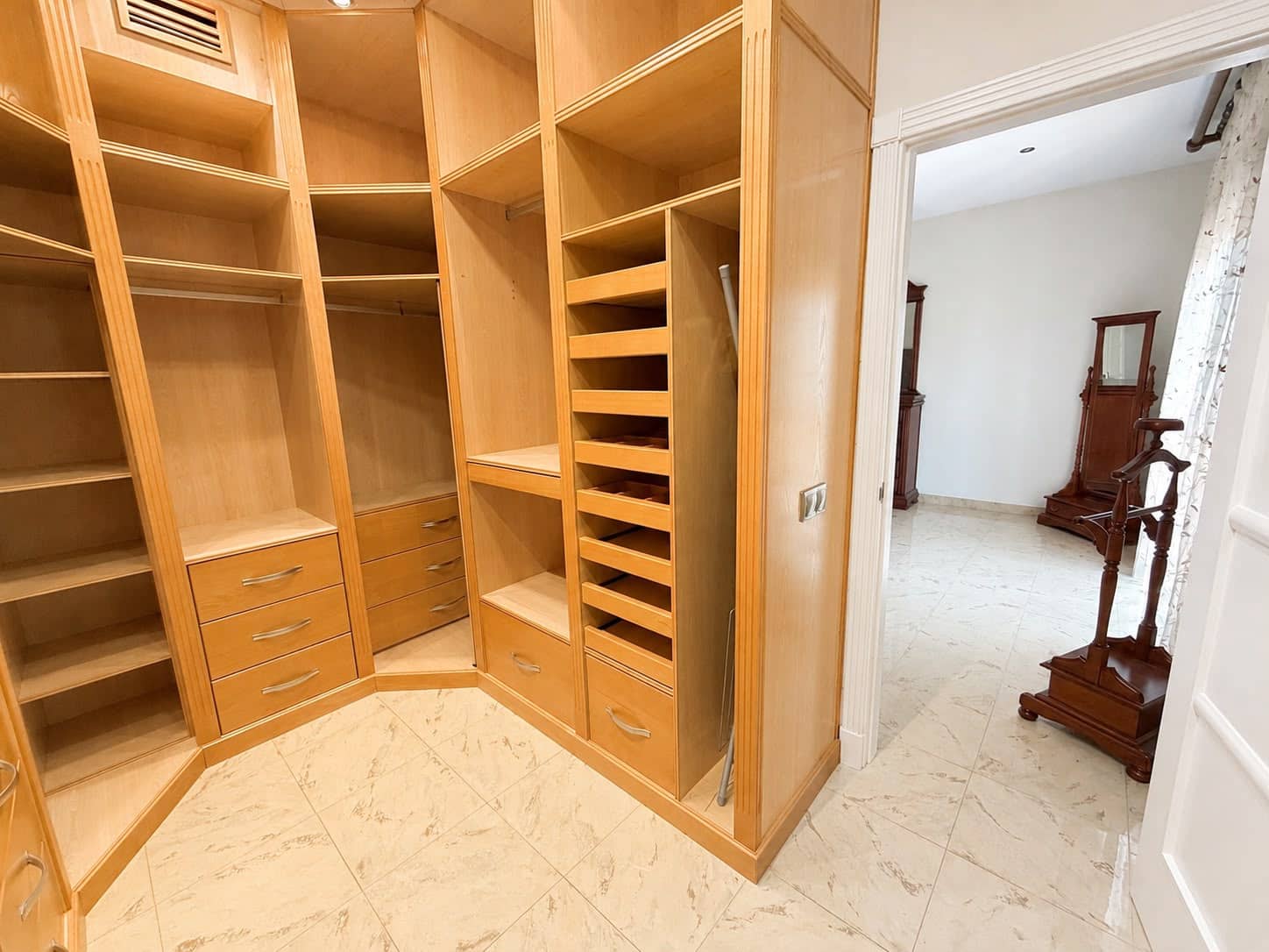 5 bedroom Villa for sale in Antequera with pool garage - € 515,000 (Ref: 9958365)