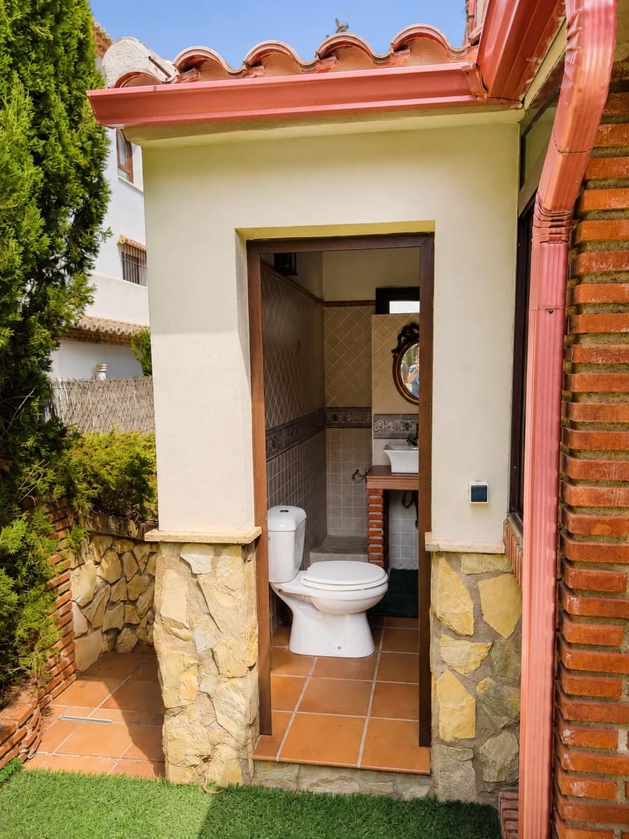 5 bedroom Villa for sale in Antequera with pool garage - € 515,000 (Ref: 9958365)