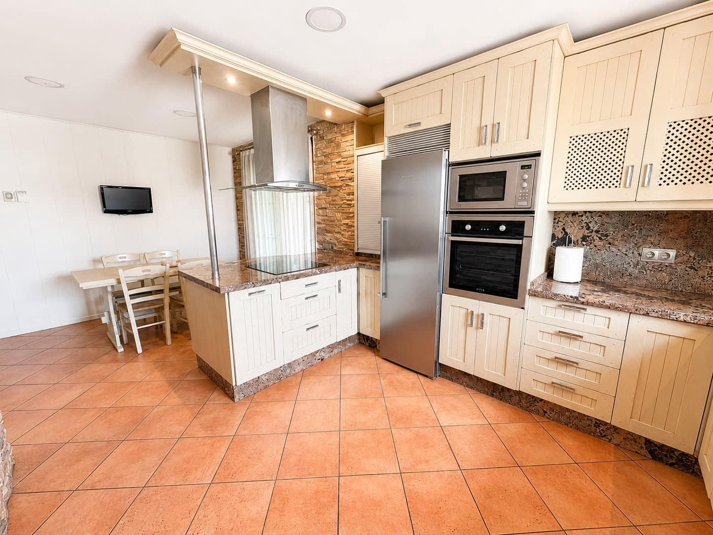 5 bedroom Villa for sale in Antequera with pool garage - € 515,000 (Ref: 9958365)