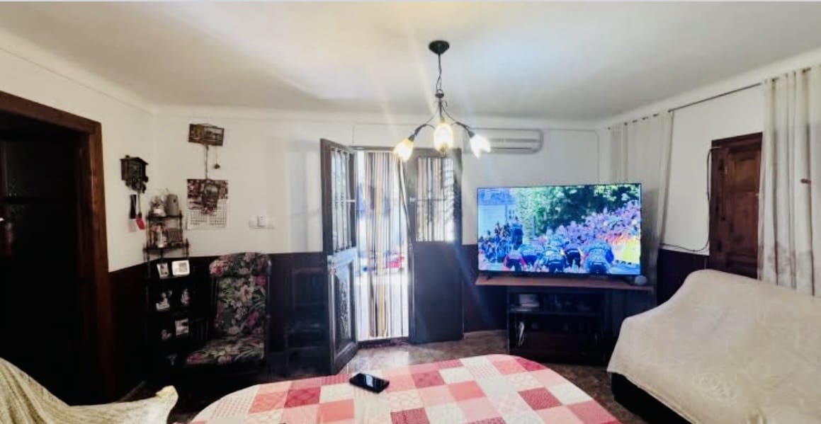4 slaapkamer Finca/Landhuis te koop in Iznajar met garage - € 165.000 (Ref: 9972278)