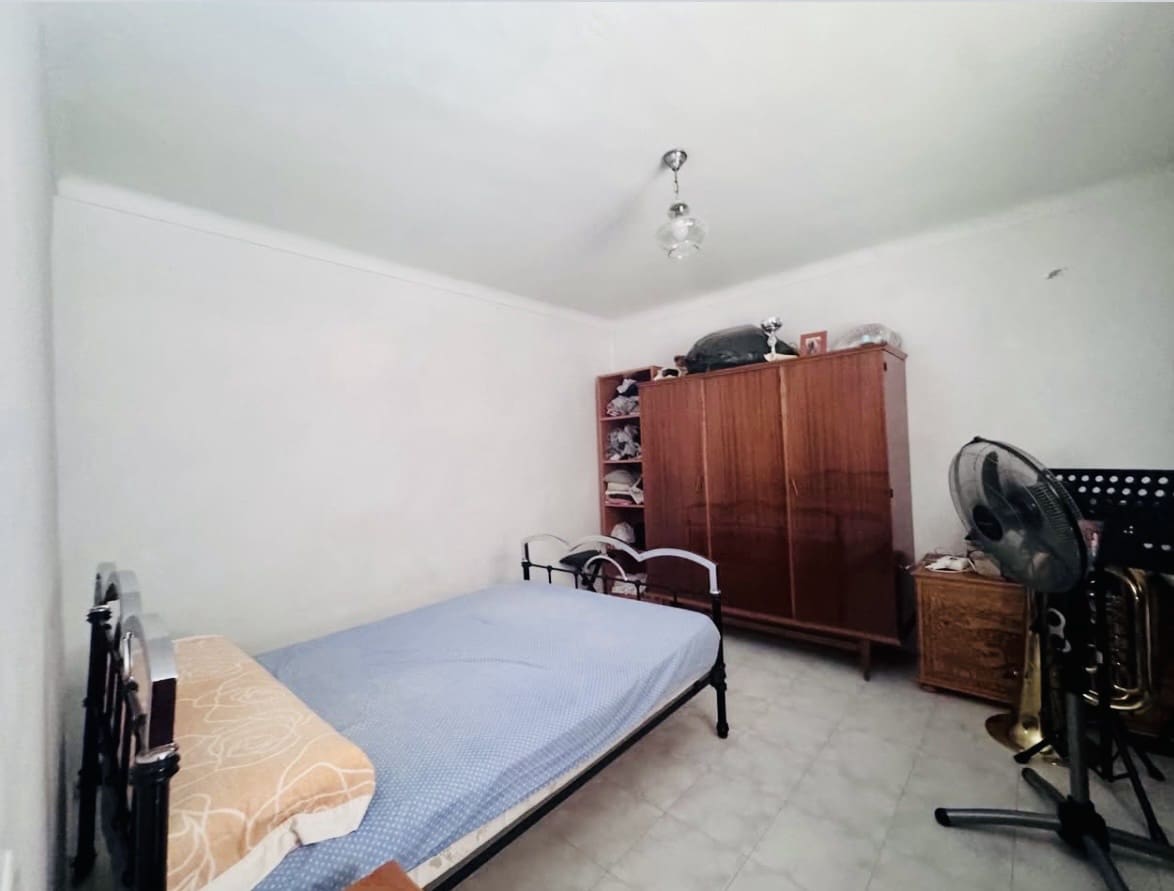 4 slaapkamer Finca/Landhuis te koop in Iznajar met garage - € 165.000 (Ref: 9972278)