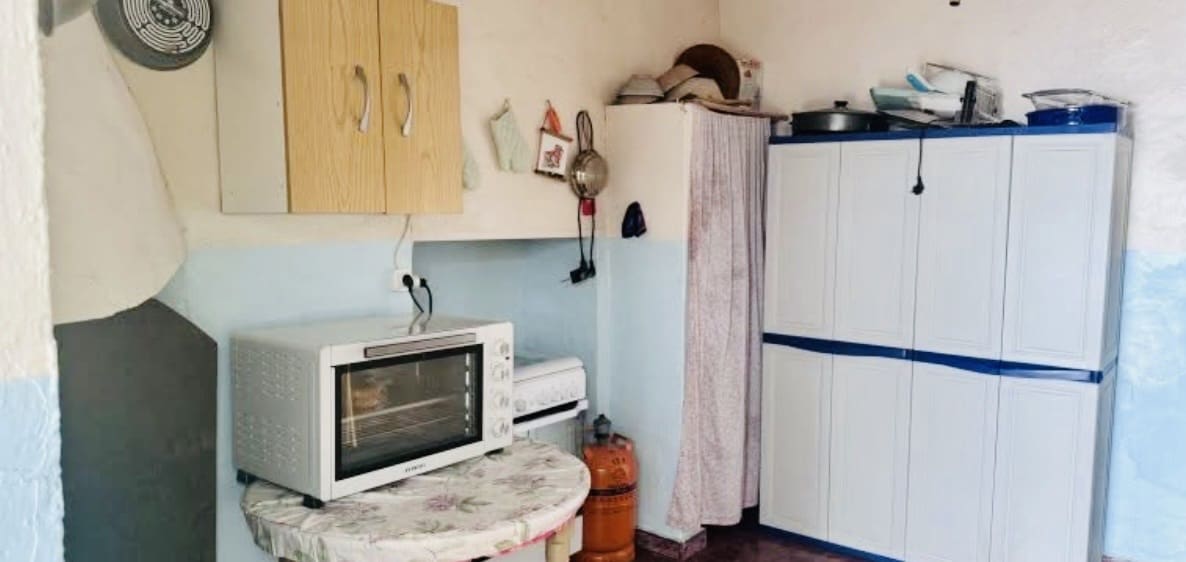 4 slaapkamer Finca/Landhuis te koop in Iznajar met garage - € 165.000 (Ref: 9972278)