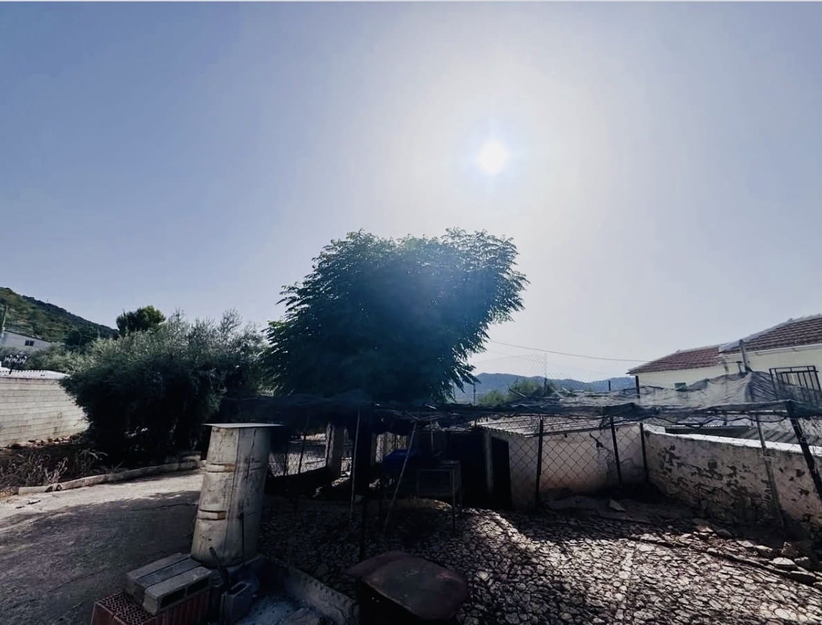 4 slaapkamer Finca/Landhuis te koop in Iznajar met garage - € 165.000 (Ref: 9972278)