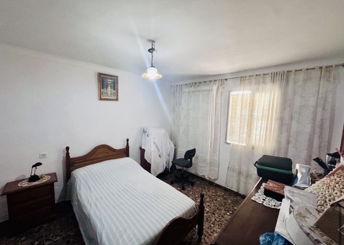 4 slaapkamer Finca/Landhuis te koop in Iznajar met garage - € 165.000 (Ref: 9972278)