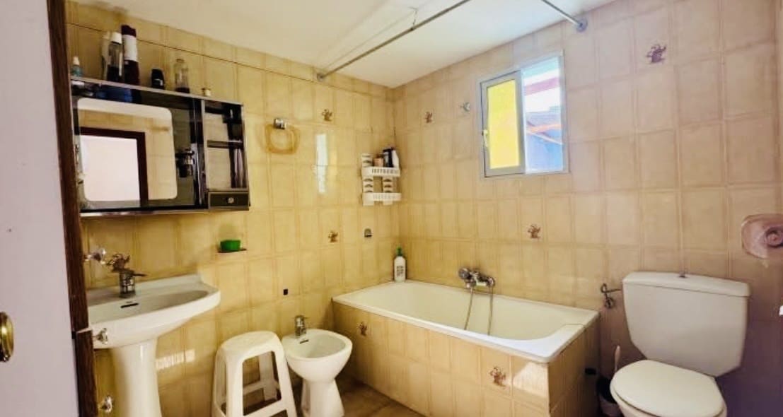 4 slaapkamer Finca/Landhuis te koop in Iznajar met garage - € 165.000 (Ref: 9972278)