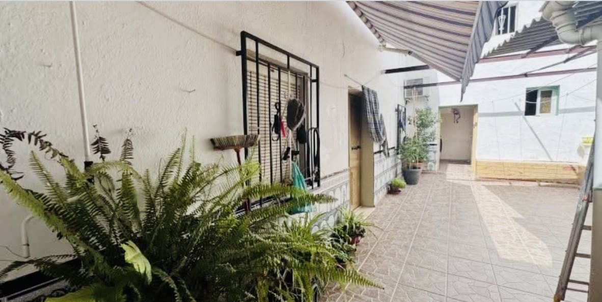 4 slaapkamer Finca/Landhuis te koop in Iznajar met garage - € 165.000 (Ref: 9972278)