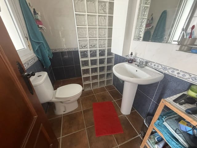 3 soverom Hus til salgs i Fuente de Piedra med svømmebasseng garasje - € 220 000 (Ref: 9973805)
