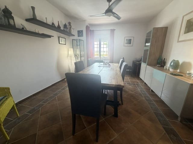 3 soverom Hus til salgs i Fuente de Piedra med svømmebasseng garasje - € 220 000 (Ref: 9973805)