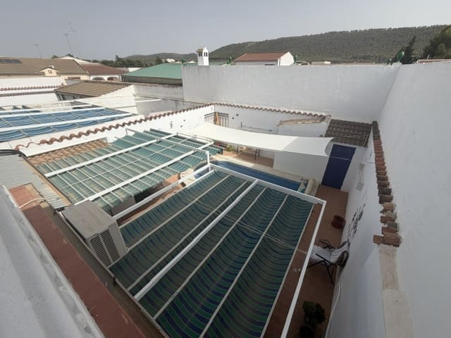 3 soverom Hus til salgs i Fuente de Piedra med svømmebasseng garasje - € 220 000 (Ref: 9973805)
