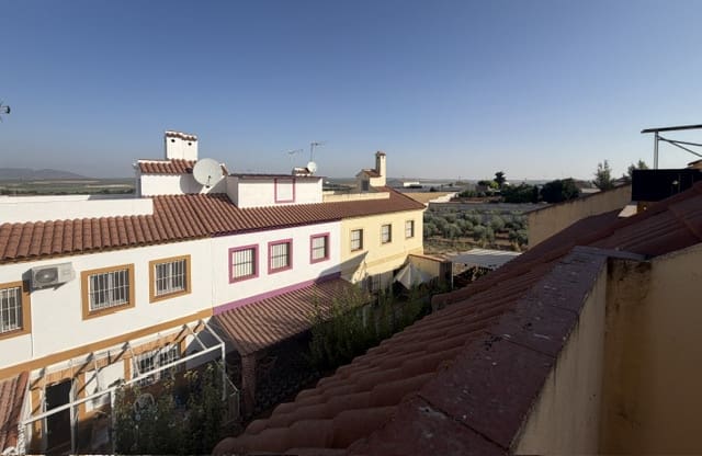 4 slaapkamer Huis te koop in Fuente de Piedra met zwembad - € 155.000 (Ref: 9989390)
