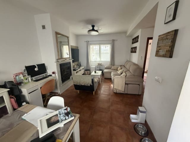 4 slaapkamer Huis te koop in Fuente de Piedra met zwembad - € 155.000 (Ref: 9989390)