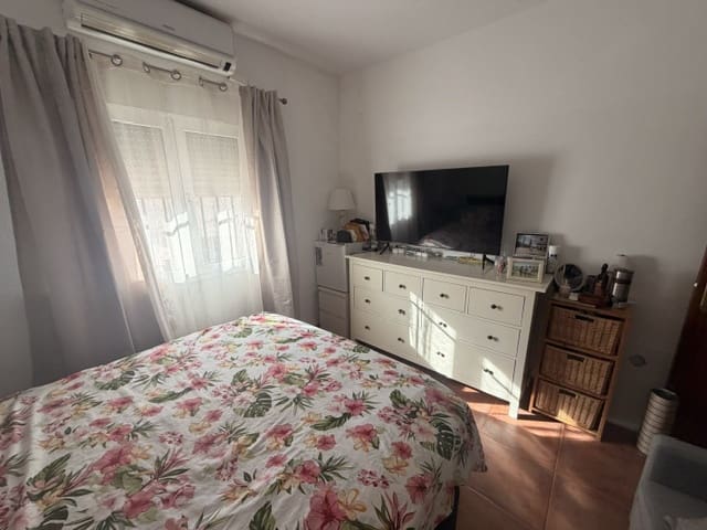 4 slaapkamer Huis te koop in Fuente de Piedra met zwembad - € 155.000 (Ref: 9989390)