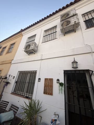 4 slaapkamer Huis te koop in Fuente de Piedra met zwembad - € 155.000 (Ref: 9989390)