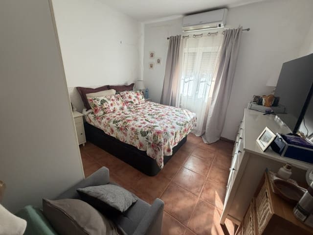 4 slaapkamer Huis te koop in Fuente de Piedra met zwembad - € 155.000 (Ref: 9989390)