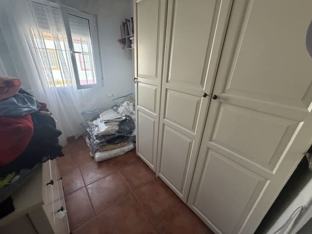 4 slaapkamer Huis te koop in Fuente de Piedra met zwembad - € 155.000 (Ref: 9989390)