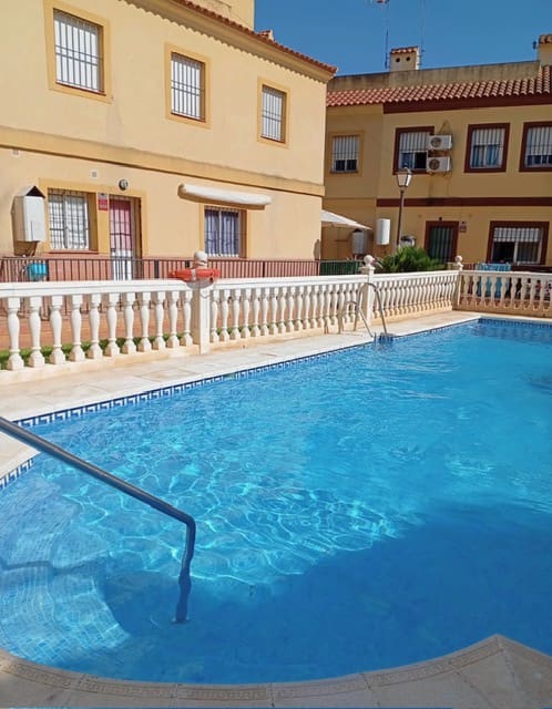 4 slaapkamer Huis te koop in Fuente de Piedra met zwembad - € 155.000 (Ref: 9989390)