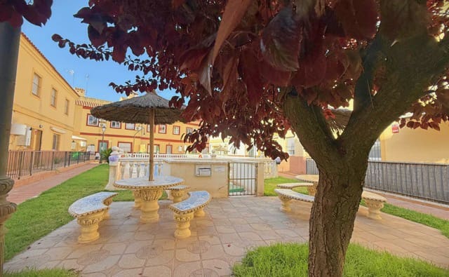 4 slaapkamer Huis te koop in Fuente de Piedra met zwembad - € 155.000 (Ref: 9989390)