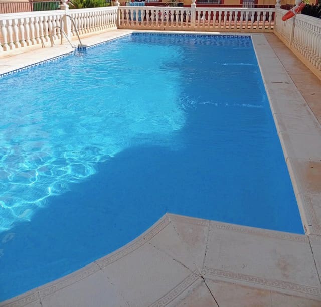 4 slaapkamer Huis te koop in Fuente de Piedra met zwembad - € 155.000 (Ref: 9989390)