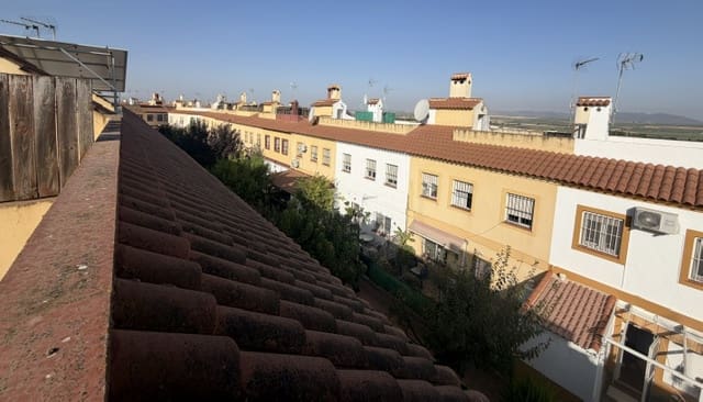 4 slaapkamer Huis te koop in Fuente de Piedra met zwembad - € 155.000 (Ref: 9989390)