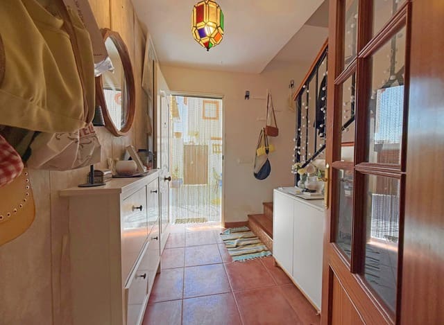4 slaapkamer Huis te koop in Fuente de Piedra met zwembad - € 155.000 (Ref: 9989390)