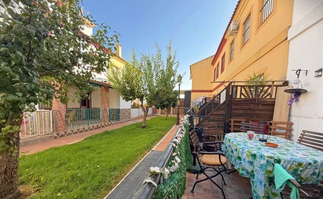 4 slaapkamer Huis te koop in Fuente de Piedra met zwembad - € 155.000 (Ref: 9989390)
