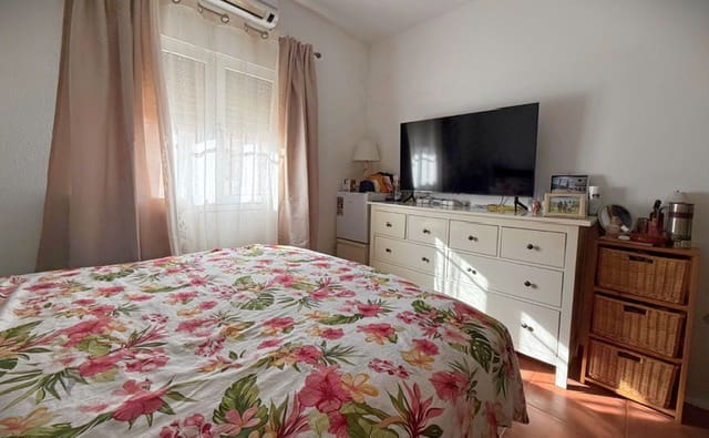 4 slaapkamer Huis te koop in Fuente de Piedra met zwembad - € 155.000 (Ref: 9989390)