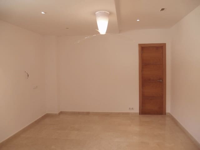 5 bedroom Villa for sale in Calpe / Calp with pool - € 1,500,000 (Ref: 9073712)