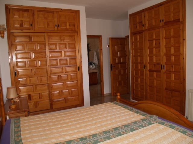 5 bedroom Villa for sale in Calpe / Calp with pool - € 1,500,000 (Ref: 9073712)