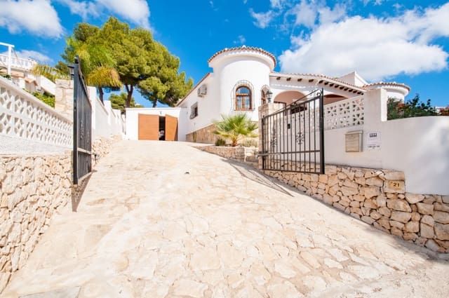 4 soveværelse Villa til salg i Moraira, Teulada-Moraira med swimmingpool - € 895.000 (Ref: 9073743)