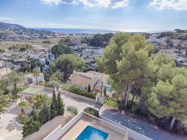 4 soveværelse Villa til salg i Moraira, Teulada-Moraira med swimmingpool - € 895.000 (Ref: 9073743)