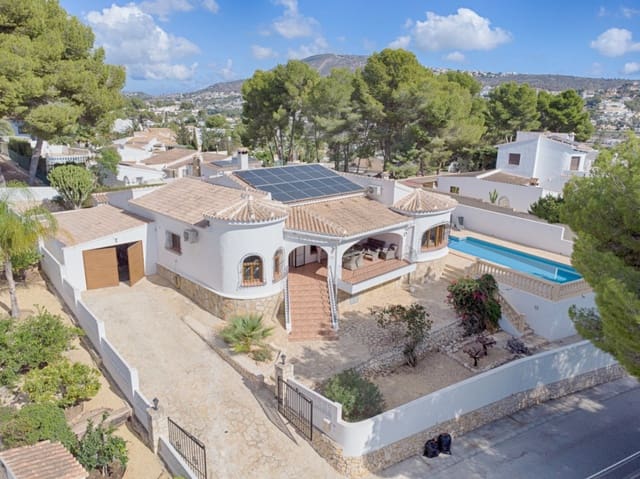 4 soveværelse Villa til salg i Moraira, Teulada-Moraira med swimmingpool - € 895.000 (Ref: 9073743)