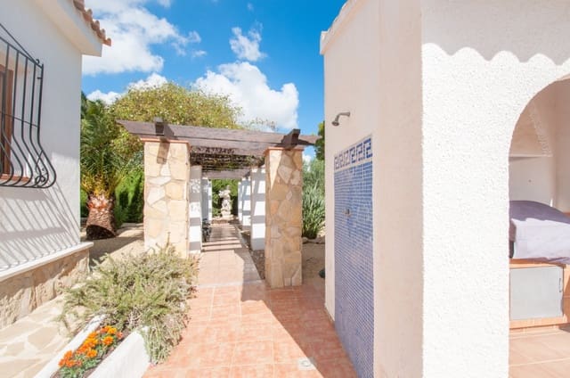 4 soveværelse Villa til salg i Moraira, Teulada-Moraira med swimmingpool - € 895.000 (Ref: 9073743)