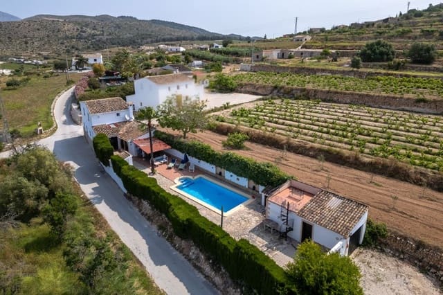 4 makuuhuone Huvila myytävänä paikassa Teulada Pueblo, Teulada-Moraira mukana uima-altaan 
autotalli - 525 000 € (Ref: 9105146)