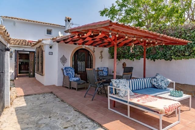 4 makuuhuone Huvila myytävänä paikassa Teulada Pueblo, Teulada-Moraira mukana uima-altaan 
autotalli - 525 000 € (Ref: 9105146)