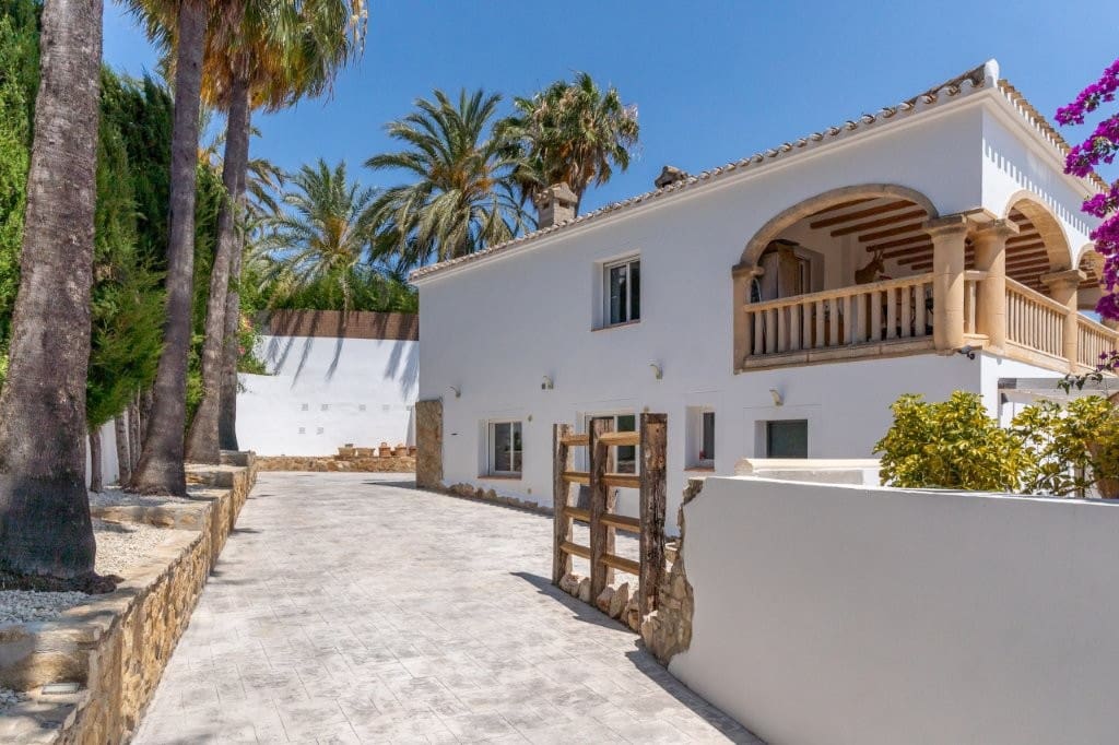 5 bedroom Villa for sale in Javea / Xabia with pool - € 895,000 (Ref: 9105147)