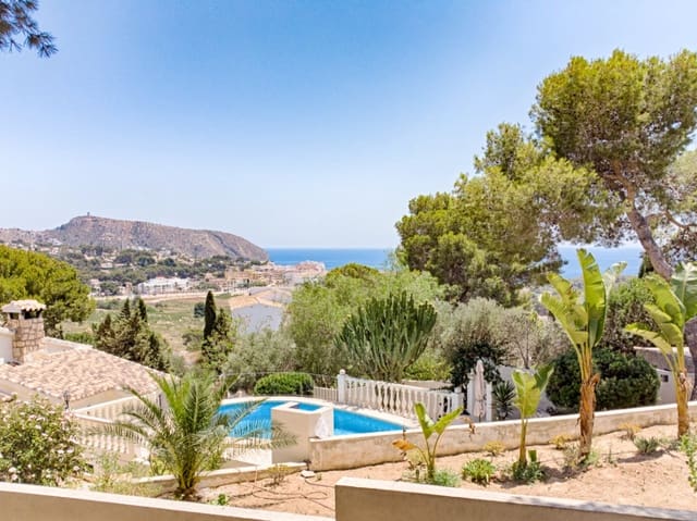 Grunde uden byggetilladelser til salg i Moraira, Teulada-Moraira - € 650.000 (Ref: 9108214)