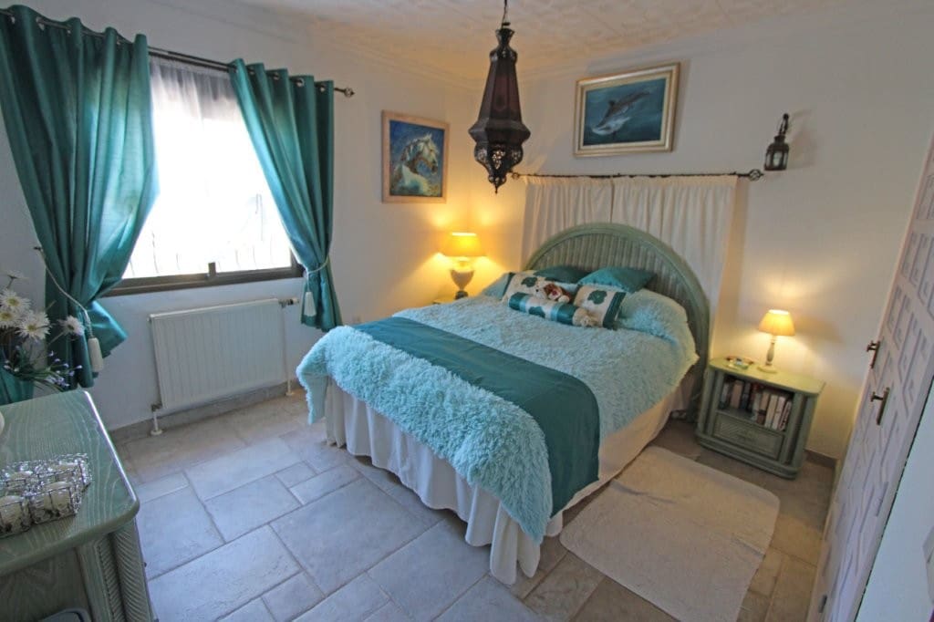 4 soveværelse Villa til salg i Orba med swimmingpool - € 599.000 (Ref: 9108951)