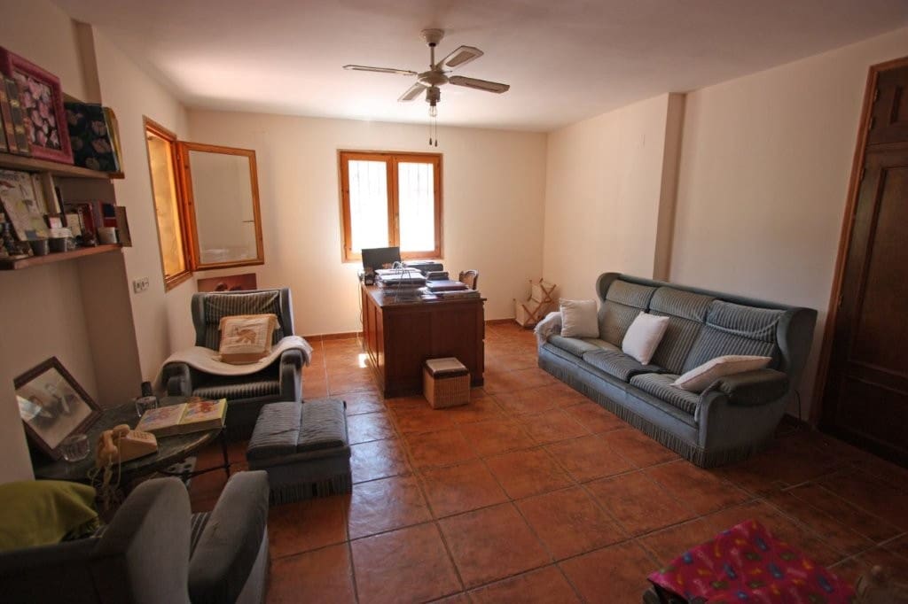 6 bedroom Villa for sale in Pedreguer with pool garage - € 698,500 (Ref: 9109794)