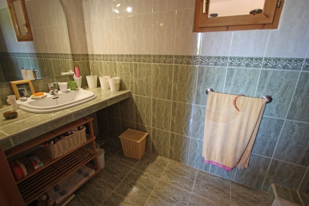 6 bedroom Villa for sale in Pedreguer with pool garage - € 698,500 (Ref: 9109794)