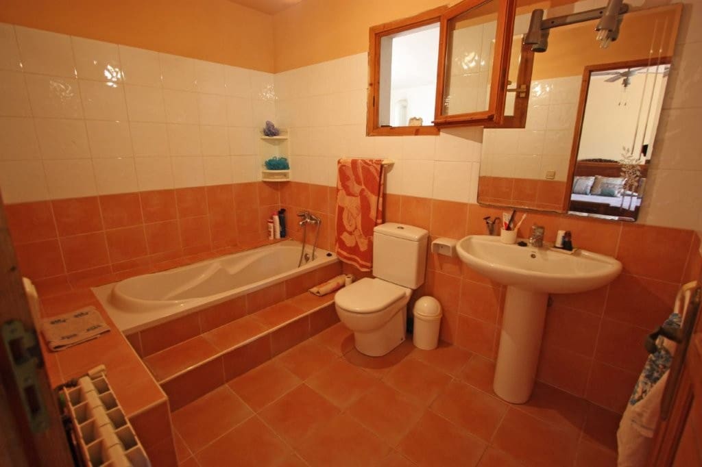 6 bedroom Villa for sale in Pedreguer with pool garage - € 698,500 (Ref: 9109794)