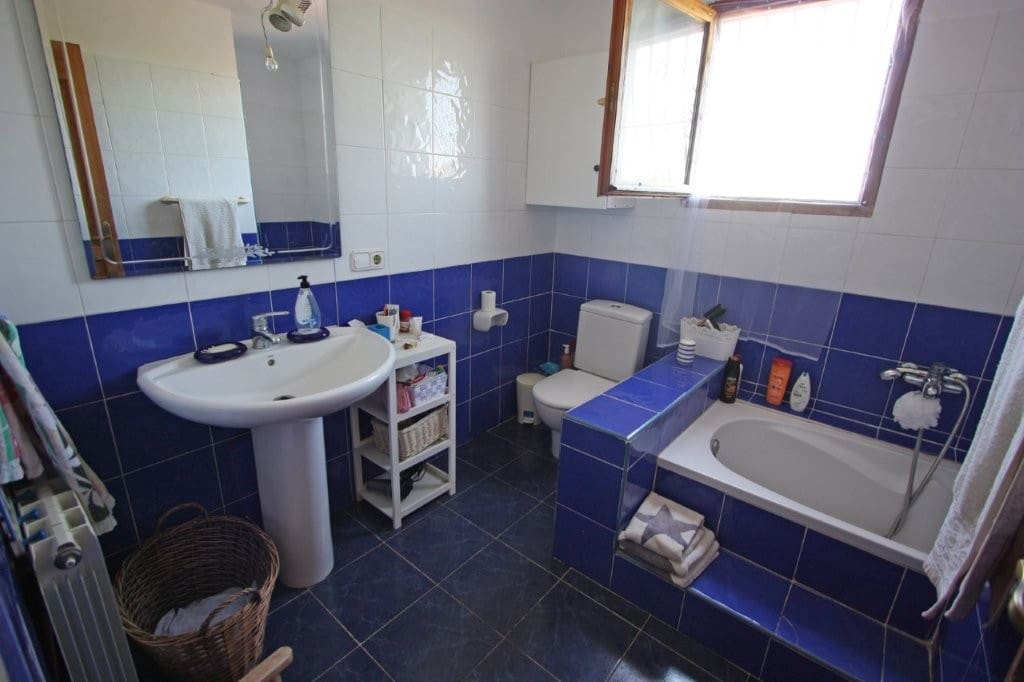 6 bedroom Villa for sale in Pedreguer with pool garage - € 698,500 (Ref: 9109794)