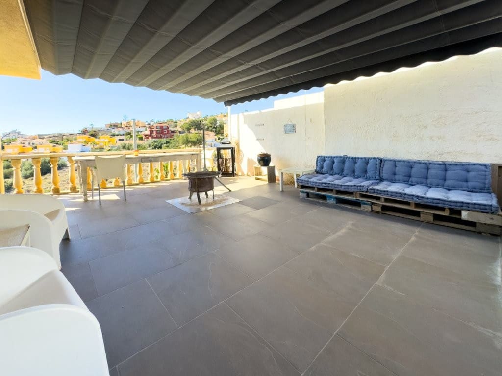 3 bedroom Villa for sale in El Campello with pool garage - € 595,000 (Ref: 9134661)