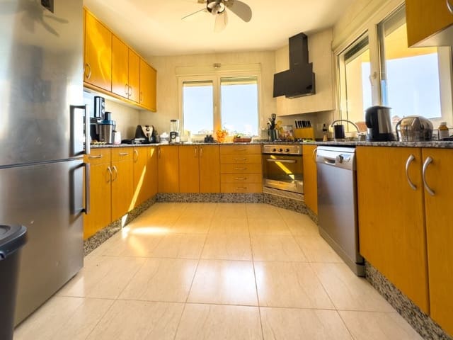 3 soverom Villa til salgs i El Campello med svømmebasseng garasje - € 595 000 (Ref: 9134661)