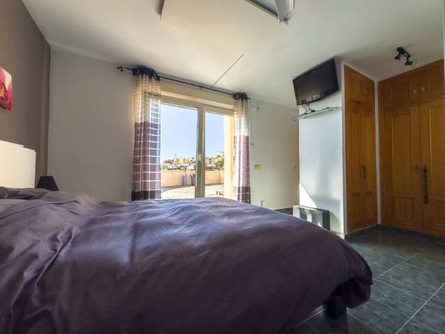 3 soverom Villa til salgs i El Campello med svømmebasseng garasje - € 595 000 (Ref: 9134661)