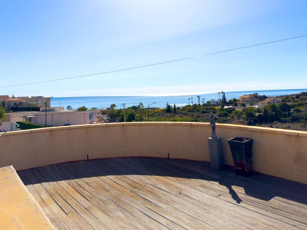 3 bedroom Villa for sale in El Campello with pool garage - € 595,000 (Ref: 9134661)