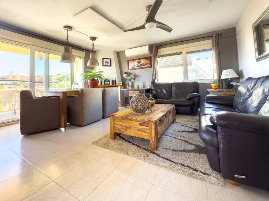 3 bedroom Villa for sale in El Campello with pool garage - € 595,000 (Ref: 9134661)