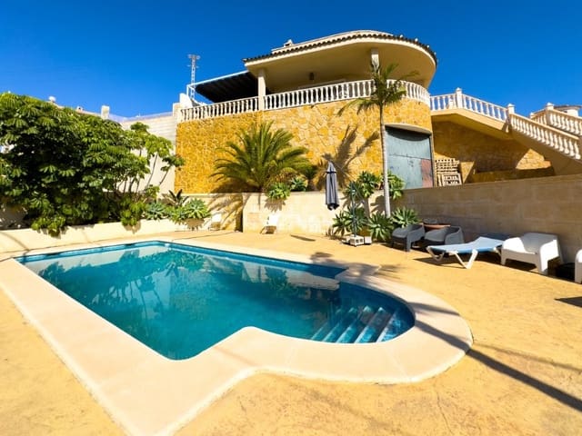 3 soverom Villa til salgs i El Campello med svømmebasseng garasje - € 595 000 (Ref: 9134661)