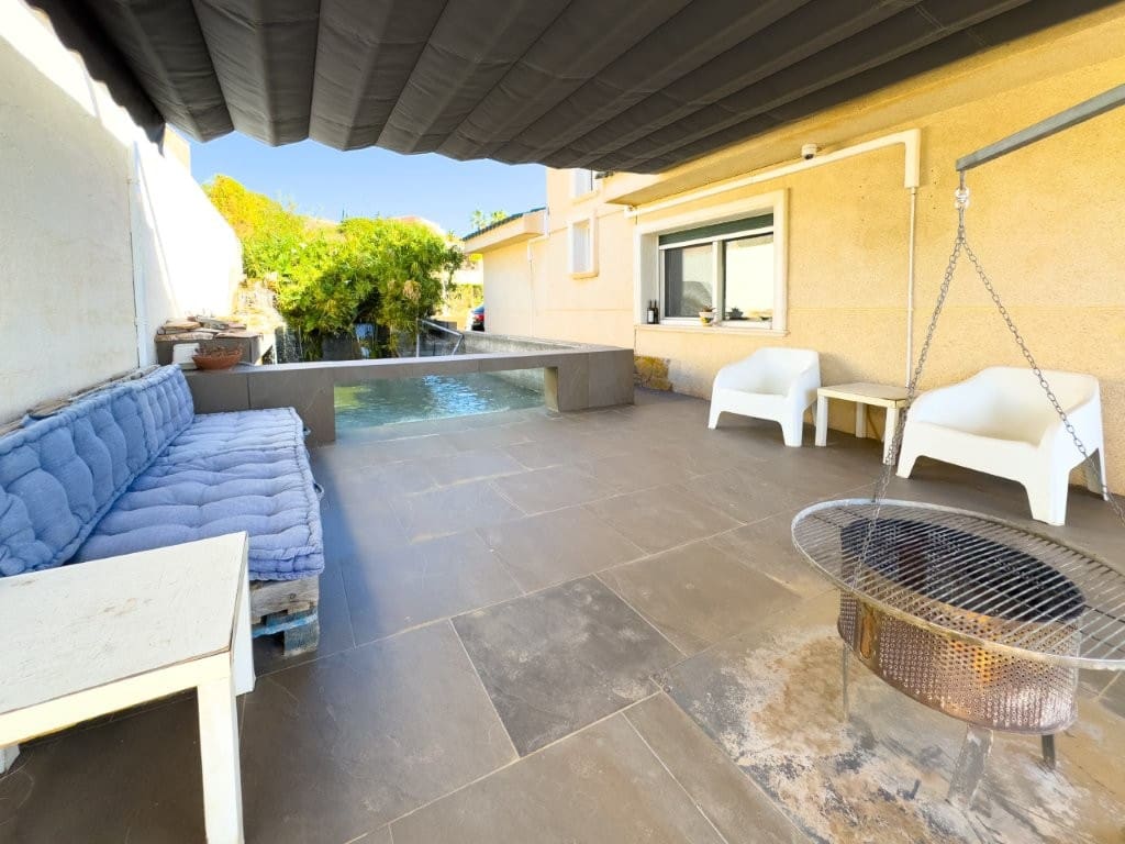 3 bedroom Villa for sale in El Campello with pool garage - € 595,000 (Ref: 9134661)